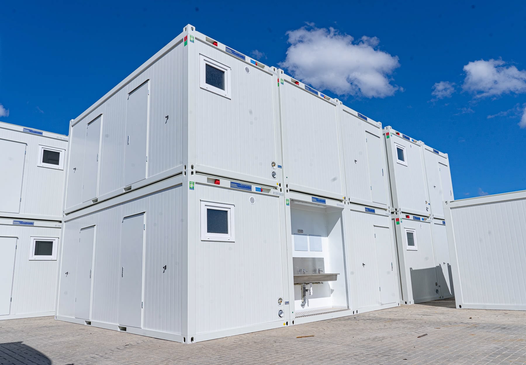 Transportcontainer von MOJO Rental am Hub