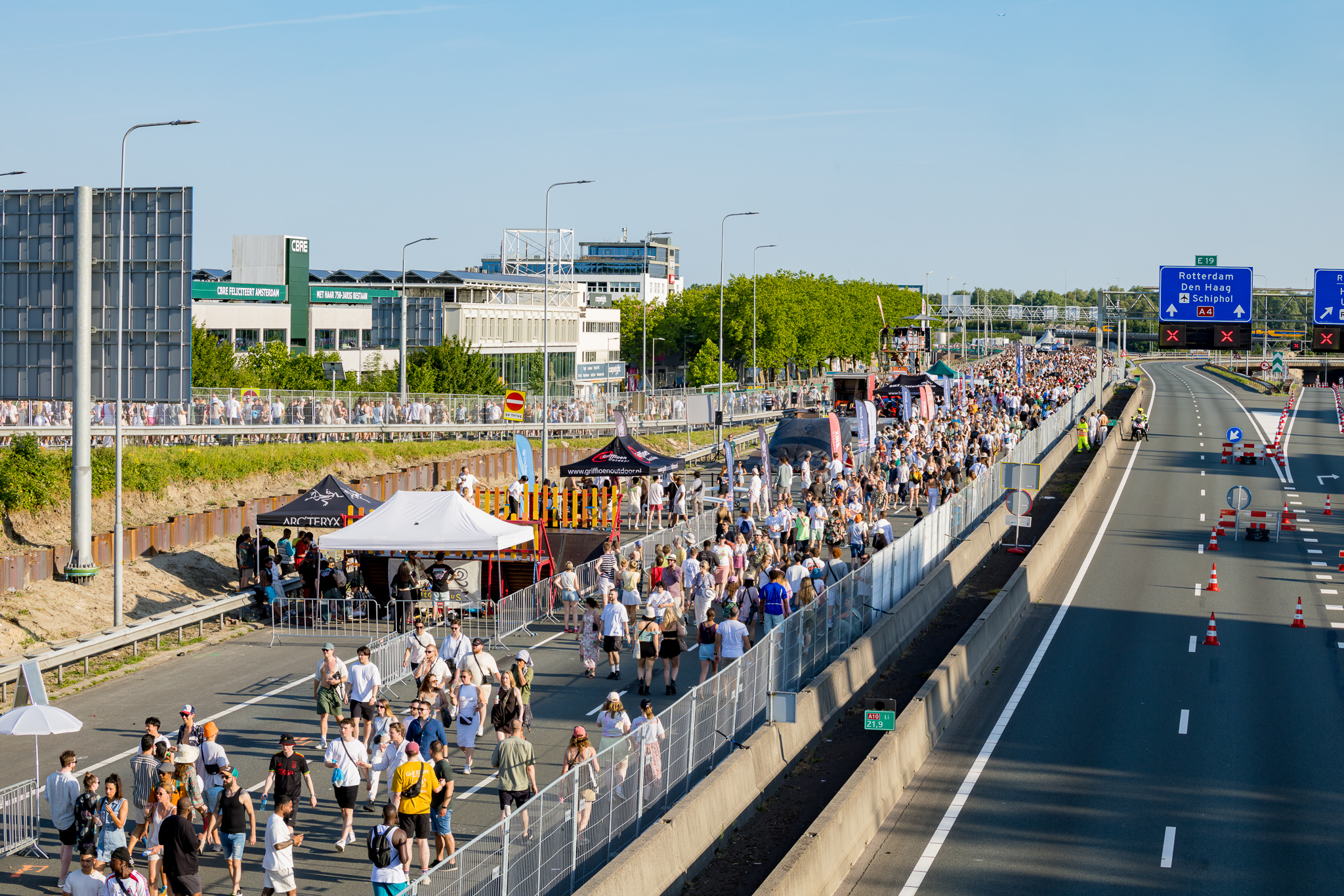 Platzhalter: Lineare Wegeführung und Crowd-Management-Strukturen auf der A10