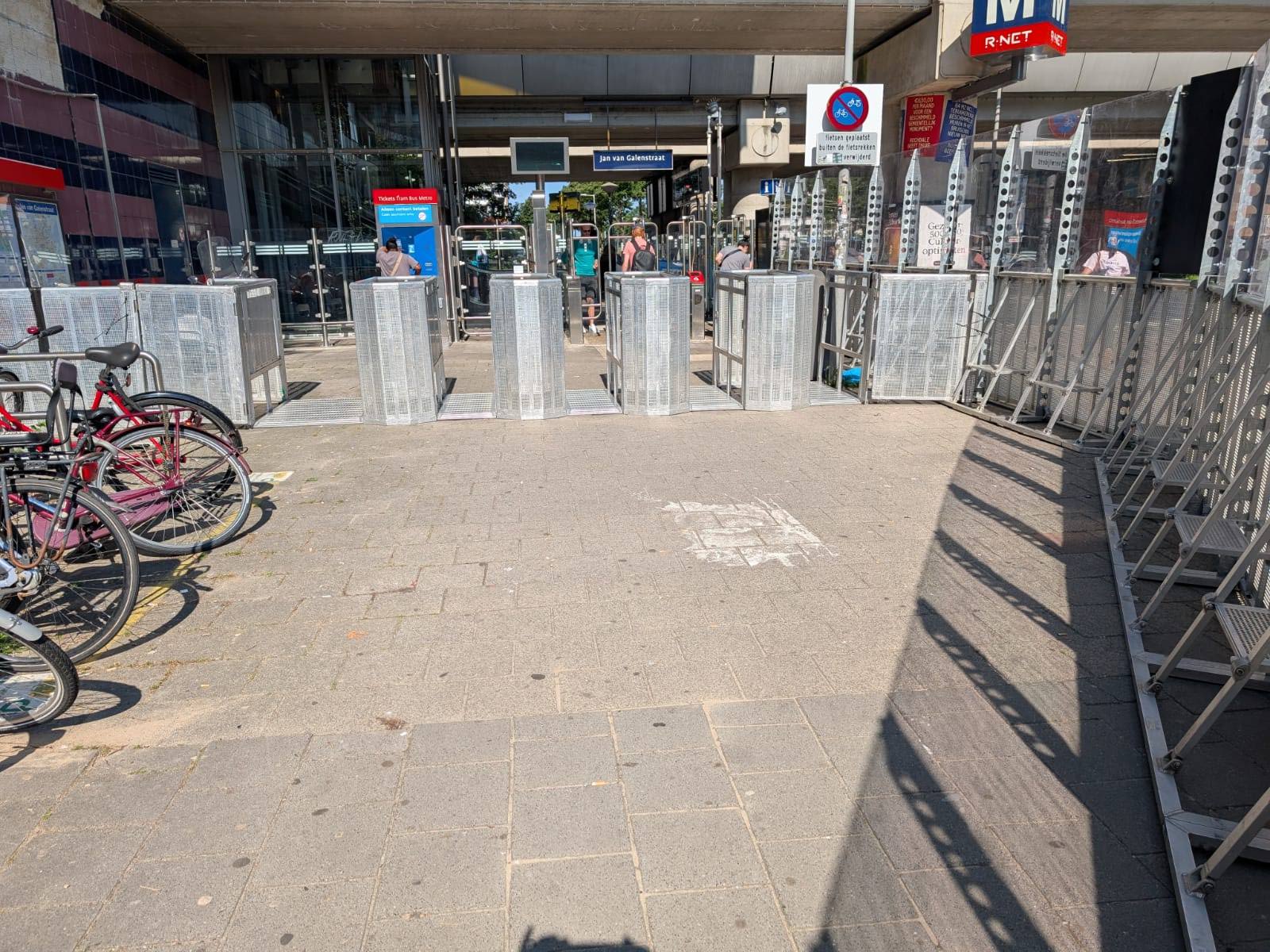 Platzhalter: Stage Barriers und Crowd-Flows an einer der Bühnen auf der A10