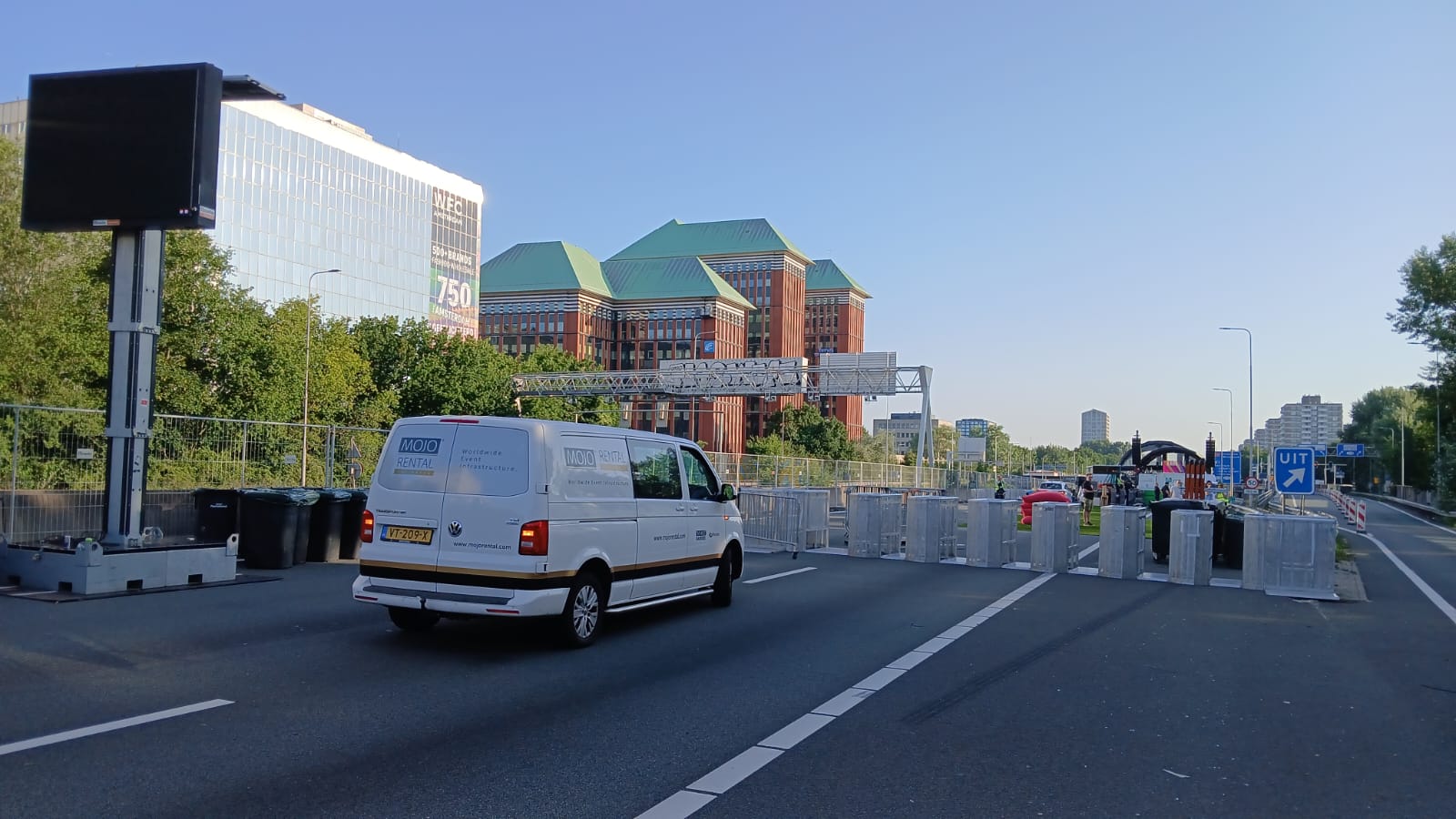 Platzhalter: Logistik und Crew-Einsatz an mehreren Standorten in Amsterdam